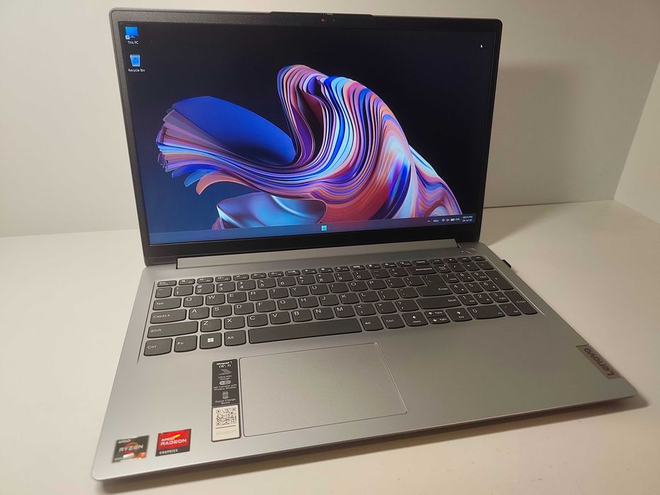 Laptop Lenovo IdeaPad 1 15ALC7 Ryzen 7 5700U 12GB RAM SSD 512GB FHD