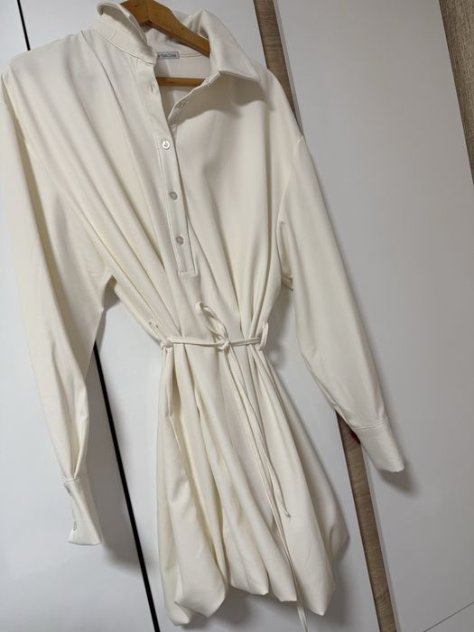 Продавам рокля LBD хс-с