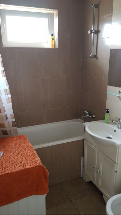 Inchiriez apartament