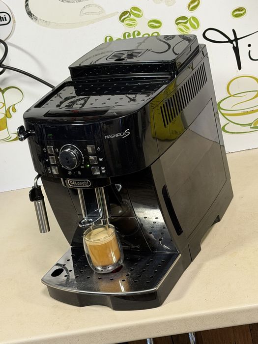 Кафемашина кафе автомат delonghi magnifica S с гаранция