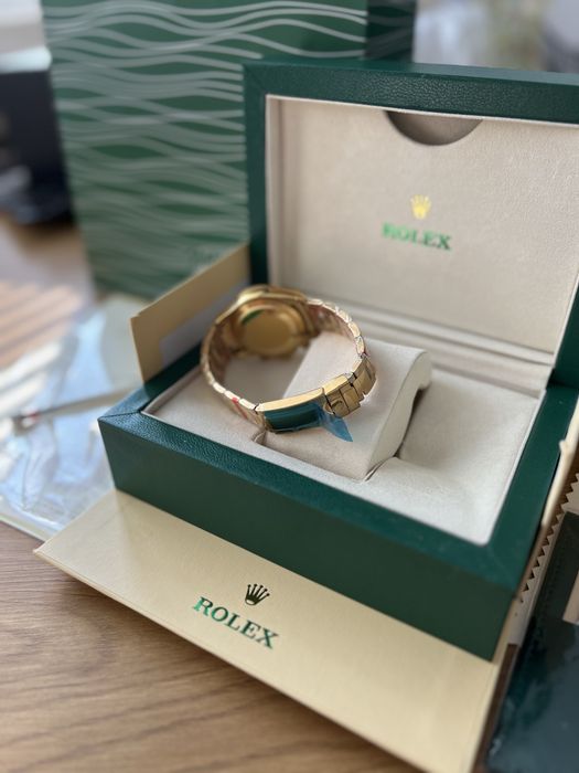 Rolex Daytona Cosmograph Gold And Green Dial Metal Strap 40 mm