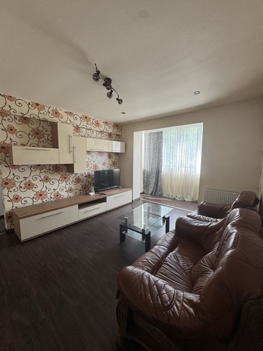Inchiriez apartament