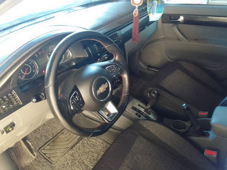 Jentra oq rang kraska toza ozgina petno bor