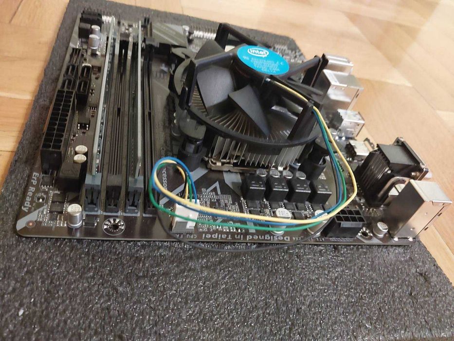 Intel i5 8400 + Gigabyte B365M DS3H + 16GB 2400Mhz CL17 Kingston KVR