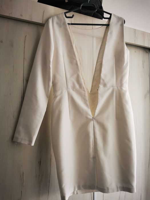 Rochie eleganta albă, asimetrica
