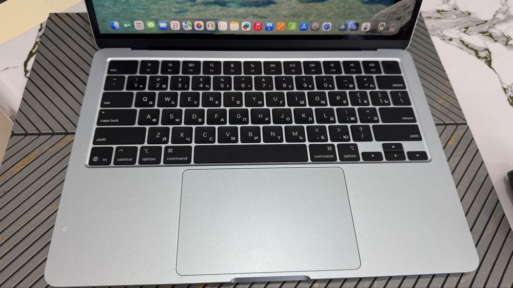 Macbook air m4. 16гб 256гб