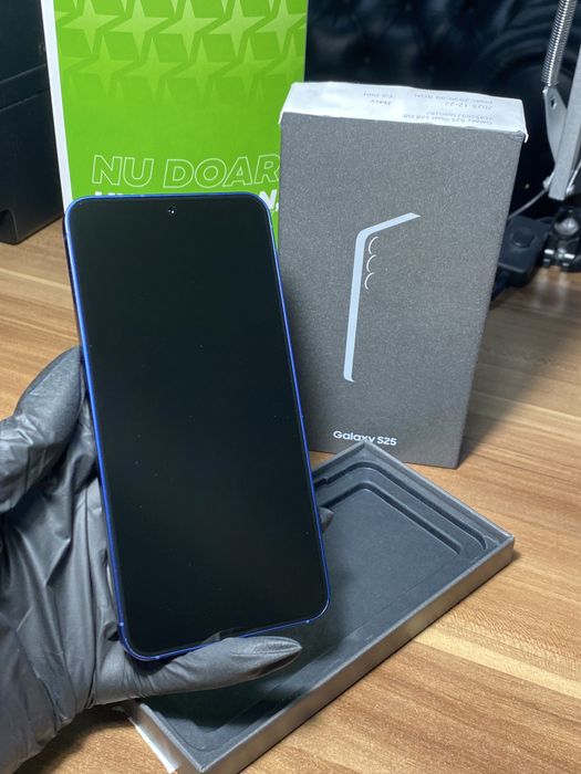 Samsung Galaxy s25 • 128 GB • Navy