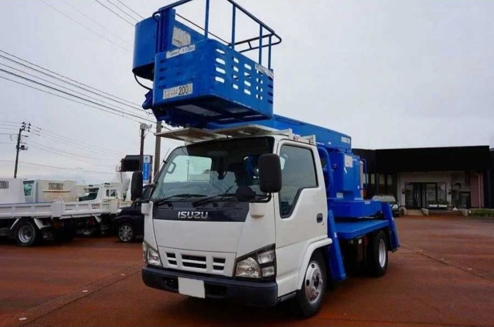 Услуги автовышки Монтаж автовышкой 
Автовышка для рекламы