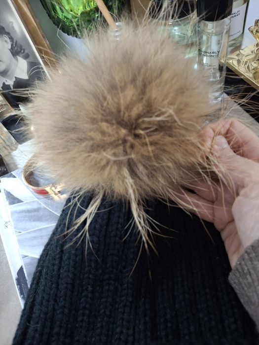 Moncler ,Tommy Hilfiger шапки