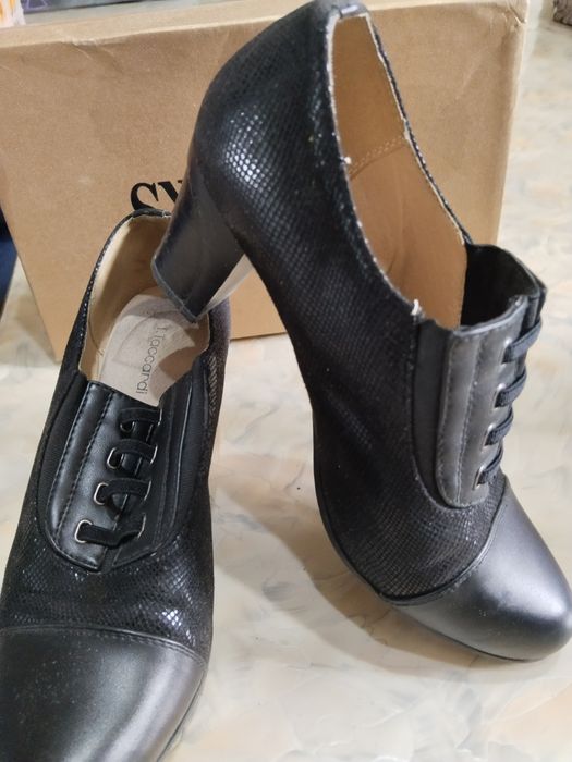 Туфли полуботинки.