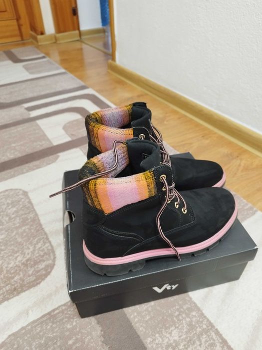 Дамски боти на марката viktori