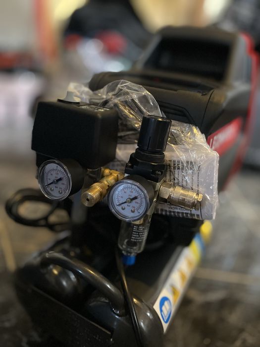 Vand este NOU nefolosit Compresor Auto