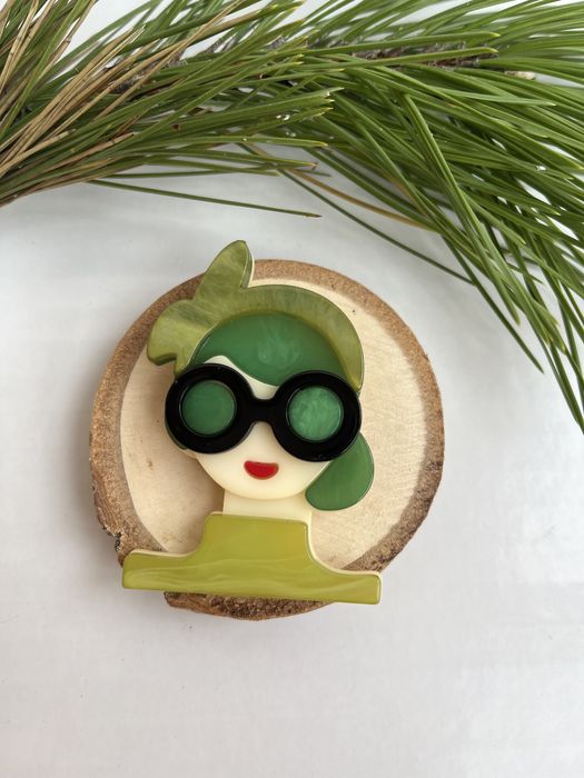 Дамски брошки