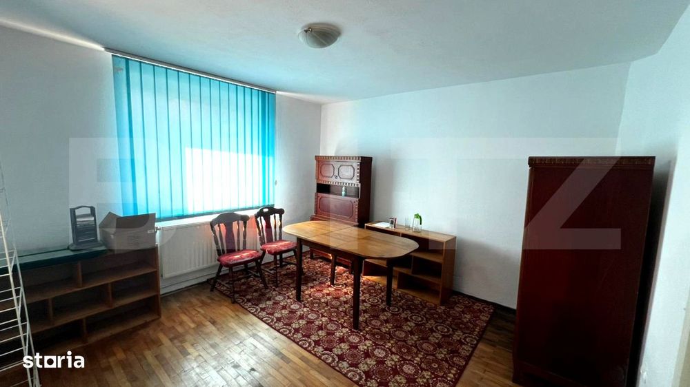 Casa de vanzare 7 camere, 300 mp utili, teren 839 mp, zona centrala