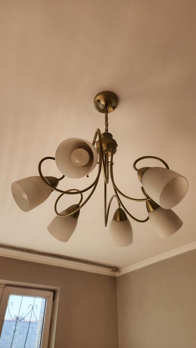 Люстра б/у для зала и спальни