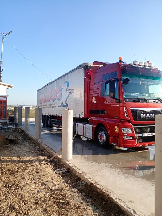 De vânzare ansamblu camion Man TGX18.440 și remorca Schwartmuler