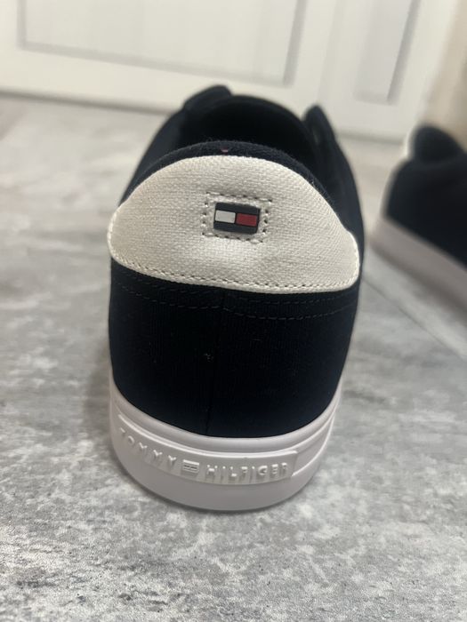Сникърси tommy hilfiger 45 номер