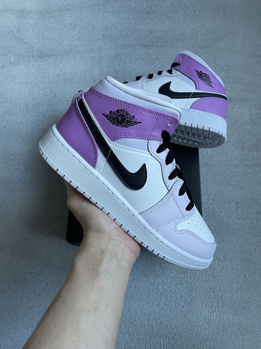 Jordan 1 Mid Grape