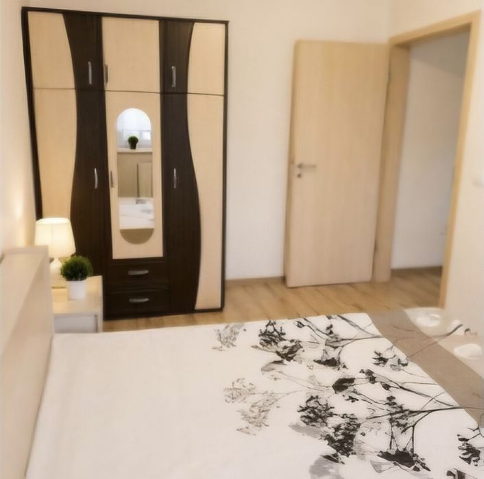 Închiriez apartament cu 2 camere