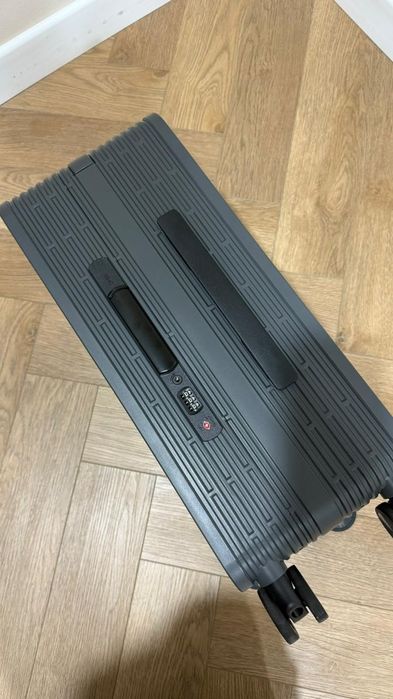 Чемодан красивый