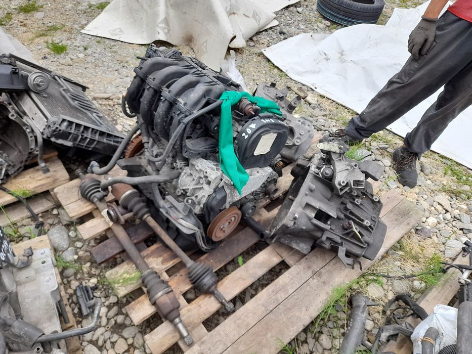 motor  cu anexe si cutie clapeta planetare ambreiaj peugeot 207 1.4i