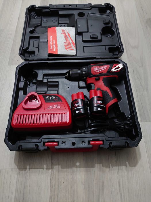 Акумулаторен винтоверт Milwaukee M12 BDD-202C 12 V, 30 Nm