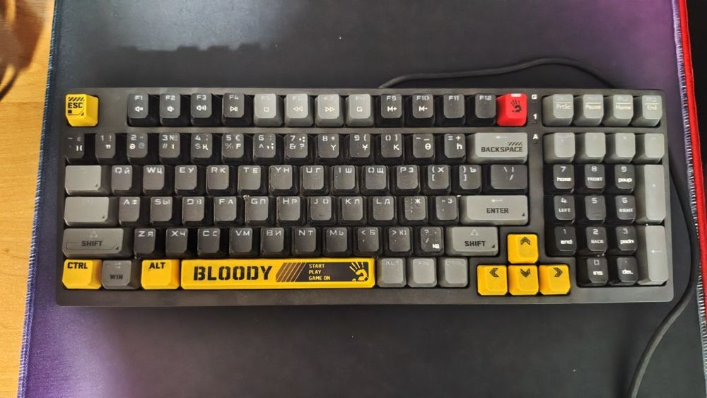 Продам клавиатуру Bloody