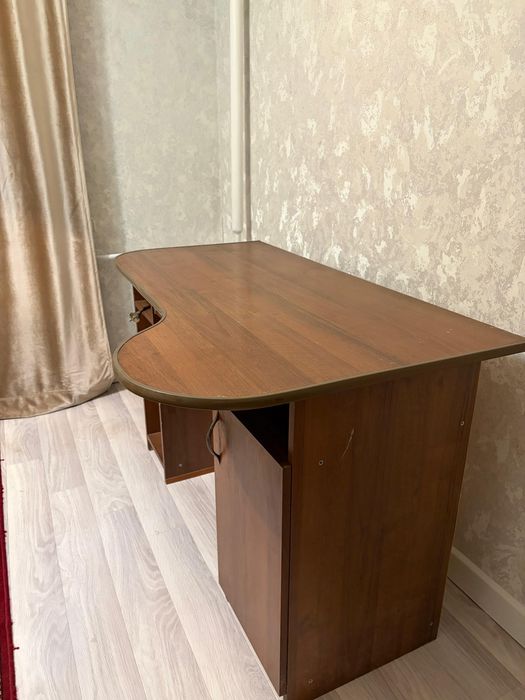 Продам компьютерный стол
