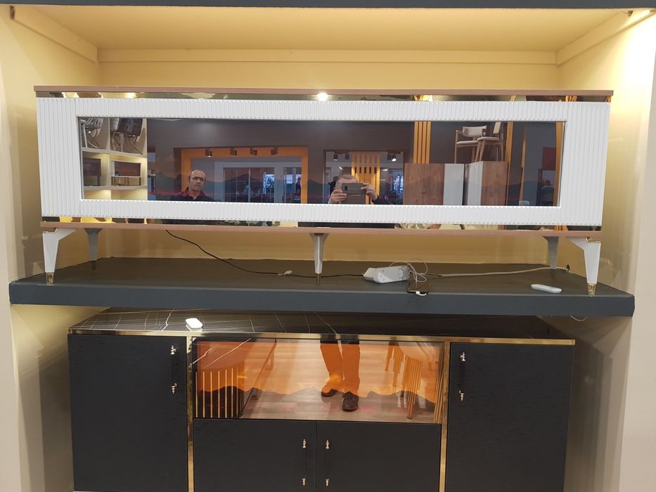 Шкаф с декоративна камина за телевизор