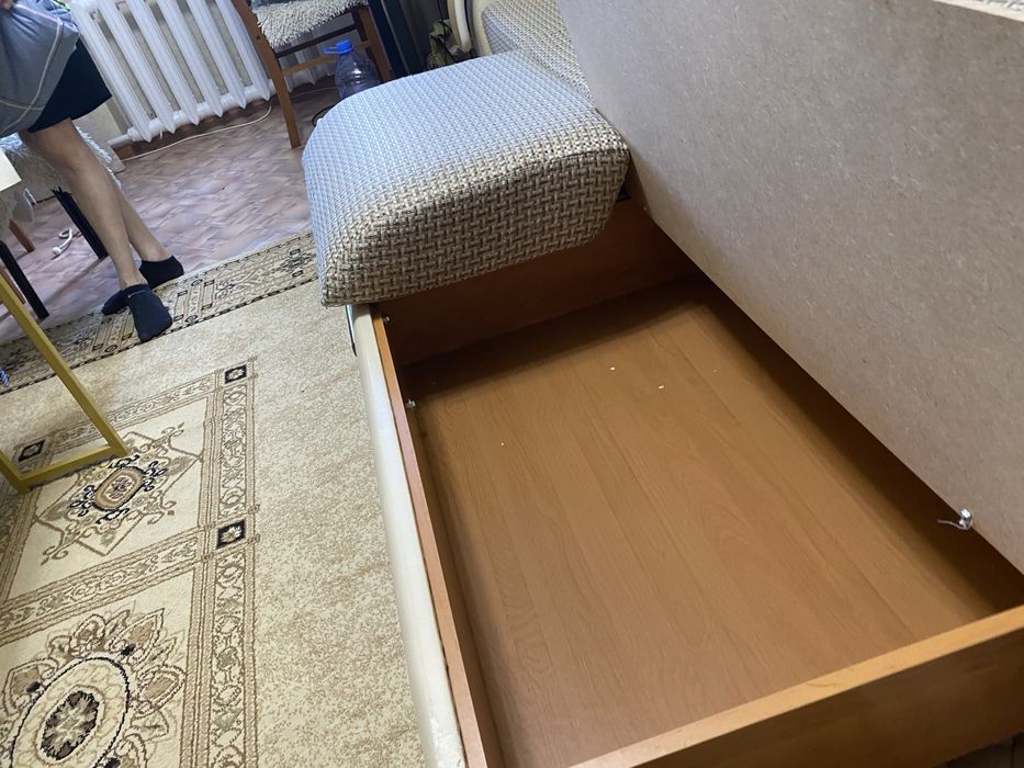 Диван б/у для гостиной