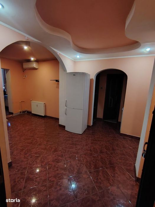 Apartament foarte spațios ,decomandat în zona Miorița, Micalaca