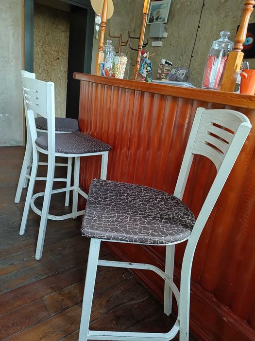 Барные стулья , белые, б/у