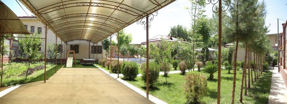 Продаётся участок с домом и строениями
Мирзо-Улугбекский район, ориент