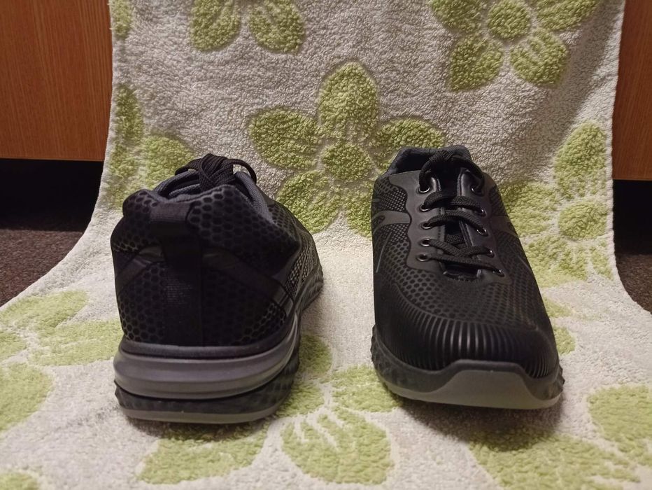 Adidași noi, mărimea 45. De fapt, 43!