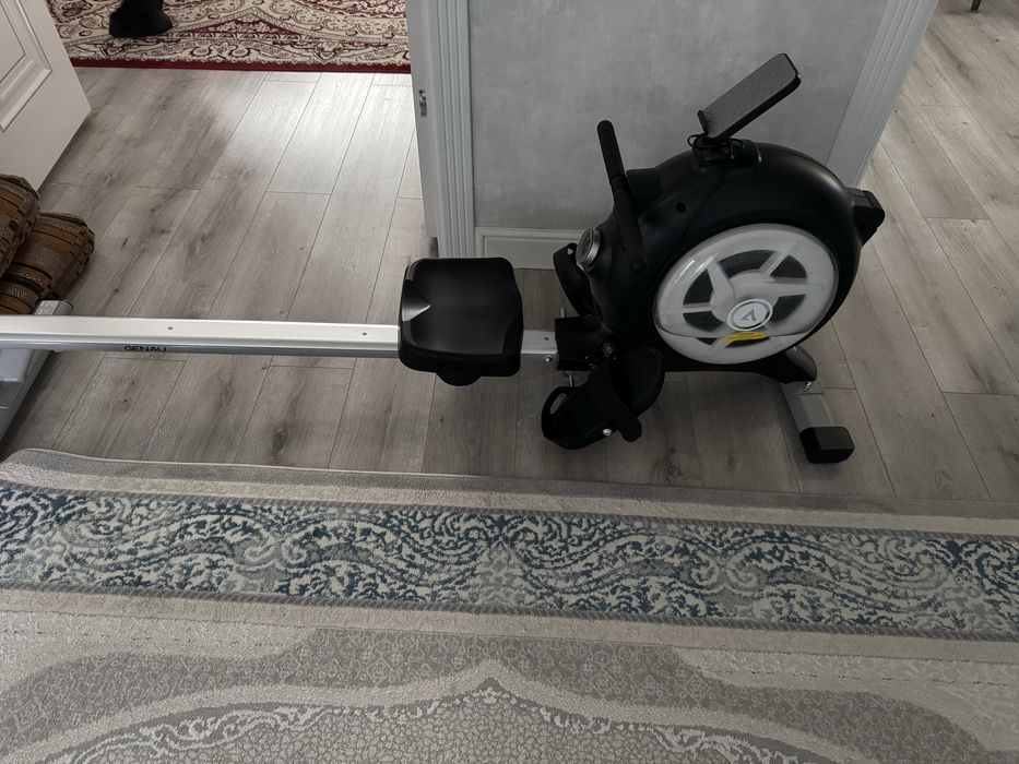 Продам гребной тренажер Genau