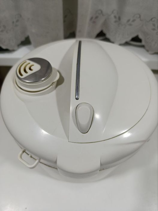 Продается кашеварка Midea