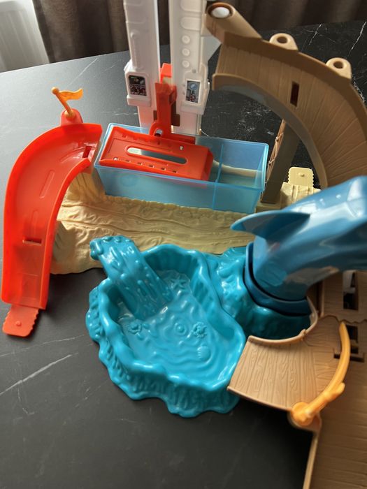 Продам трек Hot Wheels Атака Акулы