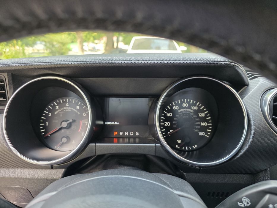 Ford Mustang coupe 2018 года