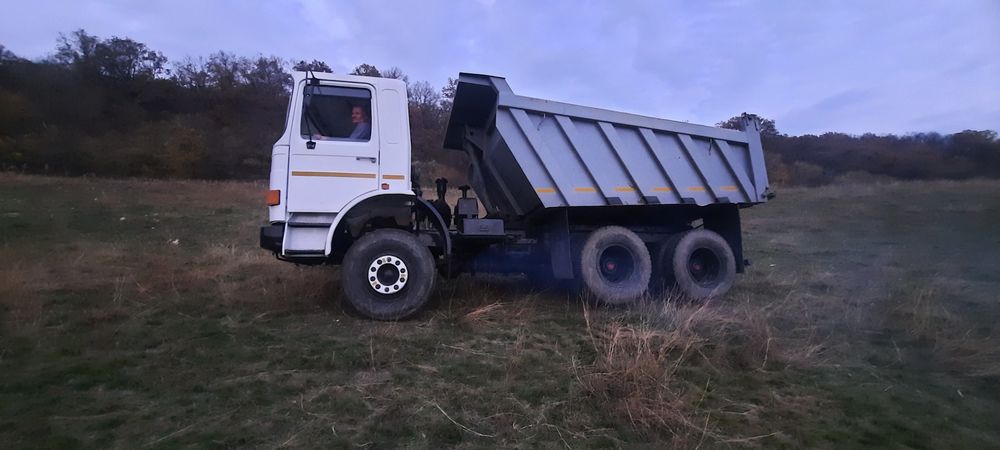 inchiriez buldoexcavator si camion