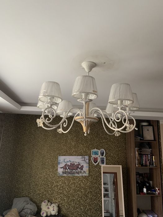 Продаются две люстры
