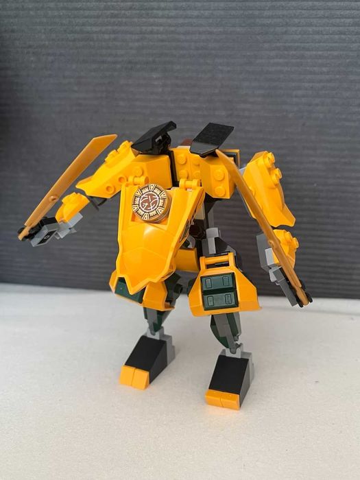Lego Ninjago 71794: Lloyd and Arin's Ninja Team Mechs