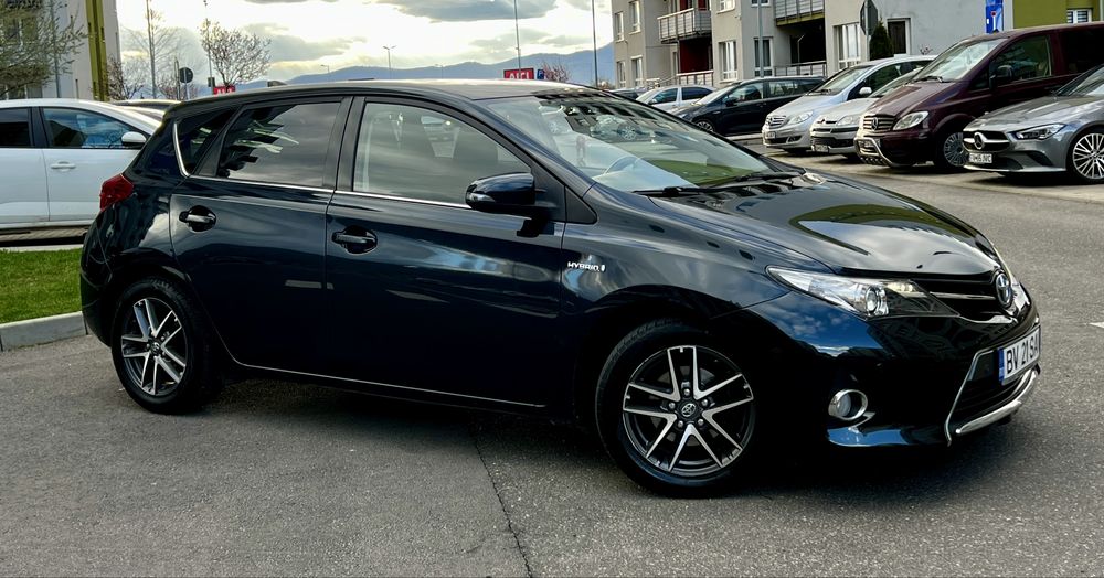 Toyota Auris Hybrid ! An Fab.2015 1,8i Hybrid Automat Cvt ! Inscris Ro !