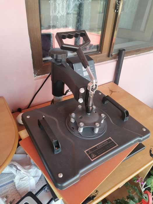 Vand presa termica pentru personalizari tricouri, cani, perne palarie etc