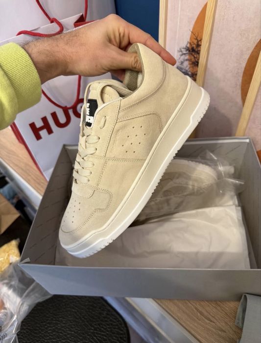 Чисто нови маратонки ‘Off the pitch’