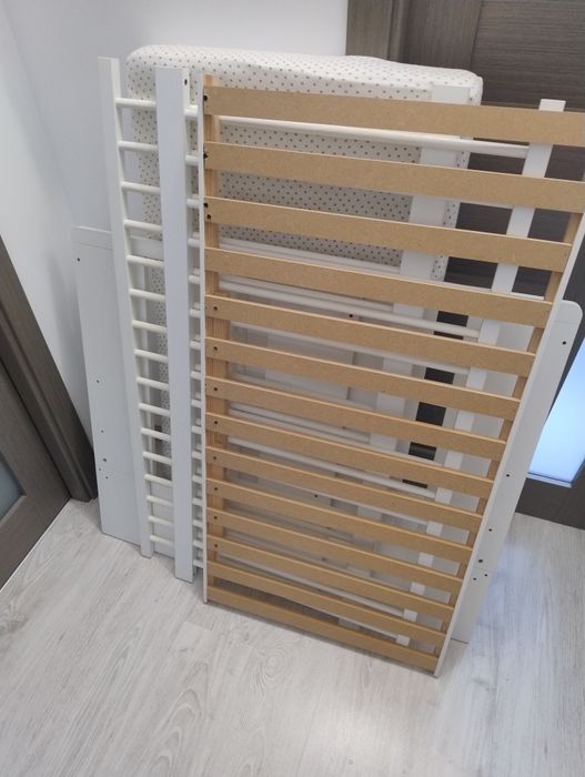 Pătuț bebe cu saltea, apărători și suport accesorii