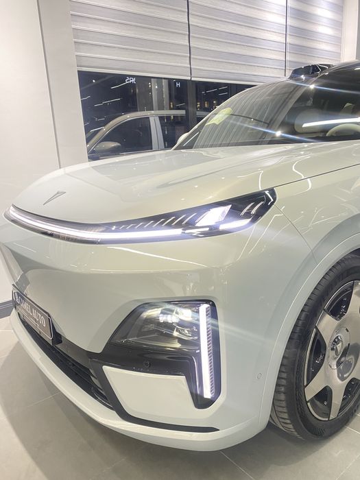 Deepal S09 Qora va oq kredit naxt