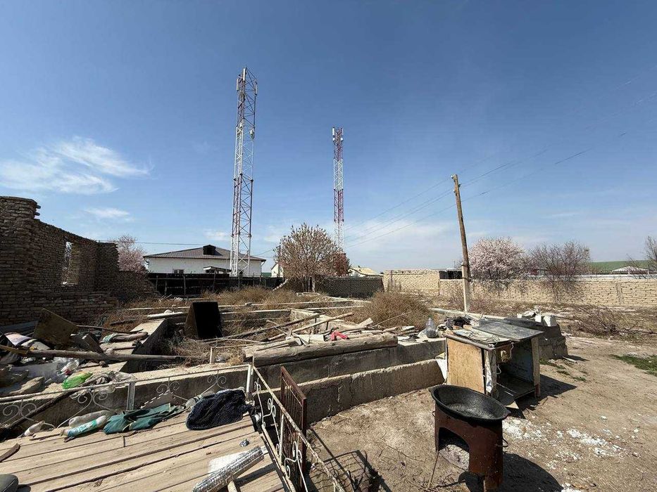 6 sotiqli qurilishi tugallanmagan hovli sotiladi.