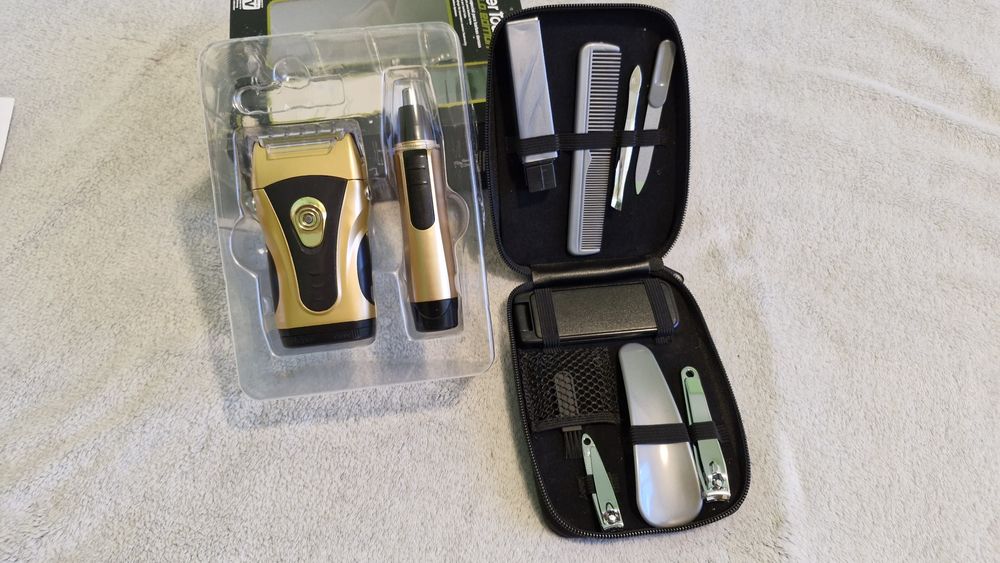 Vind set ingrijire Masina Electrica de Barbierit si nas cu 2 baterii