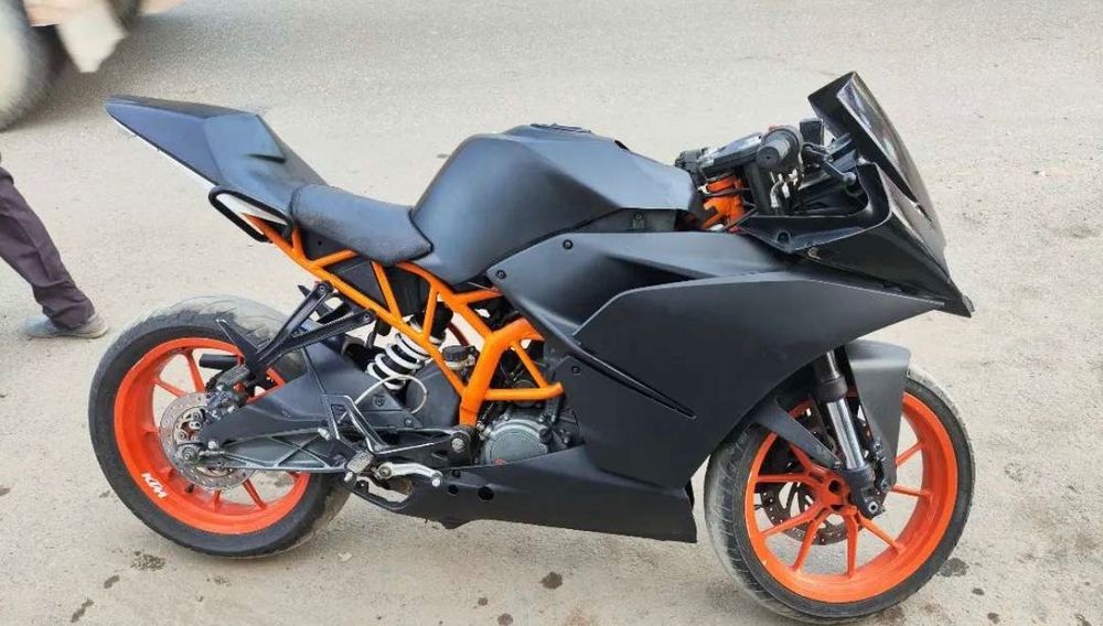 Dezmembrez ktm rc 125 390