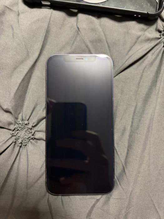 iPhone 12 64 gb pe negru